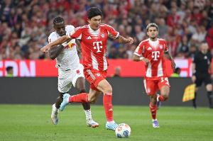 记者:金玟哉的伤情并不严重,他的小腿肌肉出现应激反应